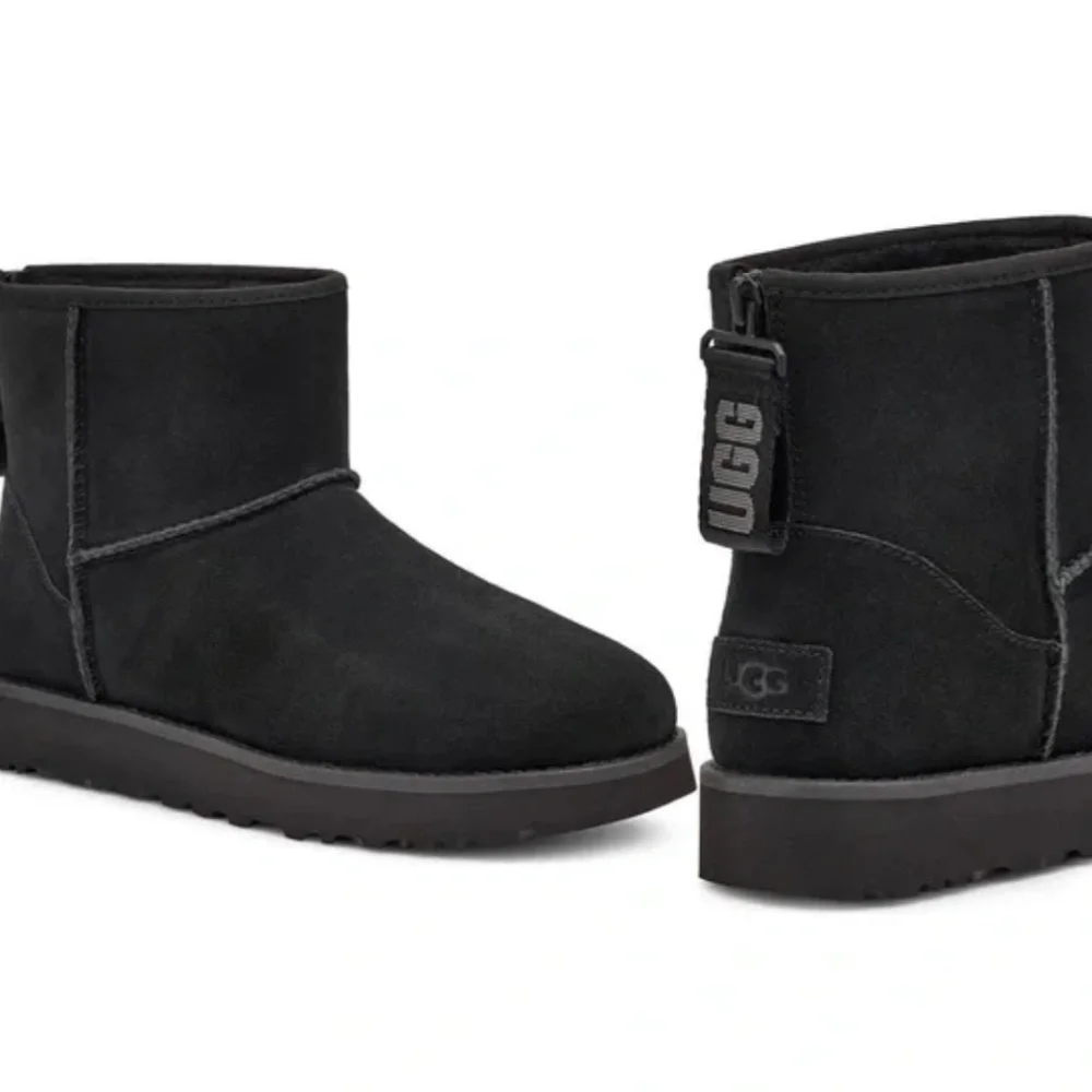 NIB $150 UGG Classic Mini Bootie in Black - size 7!